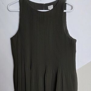 Sleeveless Pleated Top - Olive Green (Sz. L)